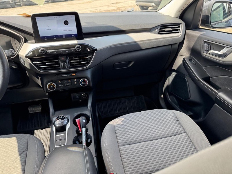 Ford Escape Vehicle Full-screen Gallery Image 16