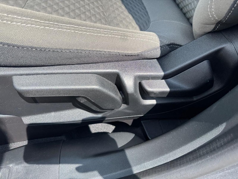 Ford Escape Vehicle Full-screen Gallery Image 17