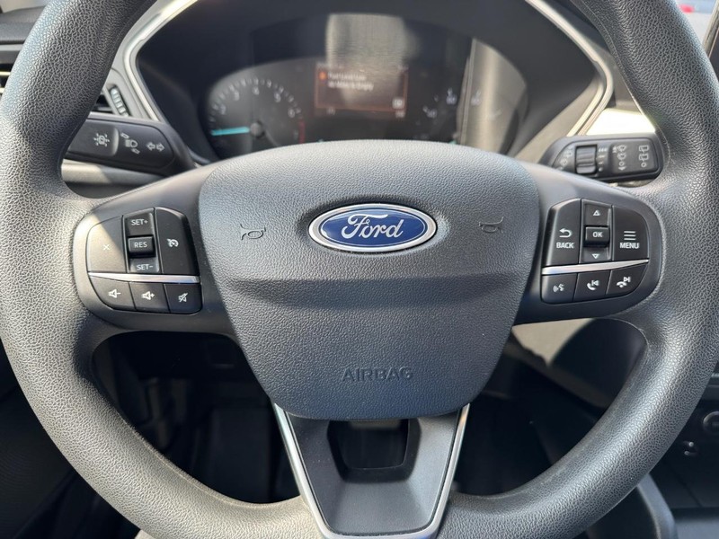 Ford Escape Vehicle Full-screen Gallery Image 19