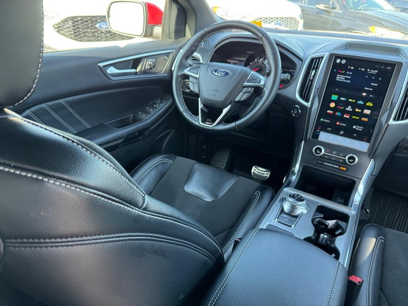 Ford Edge Vehicle Full-screen Gallery Image 14