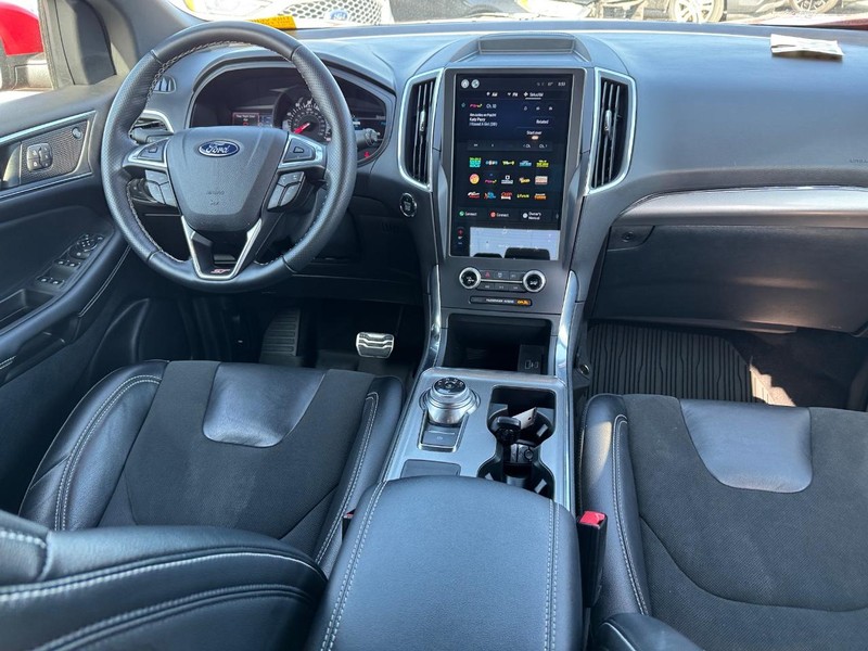 Ford Edge Vehicle Full-screen Gallery Image 15