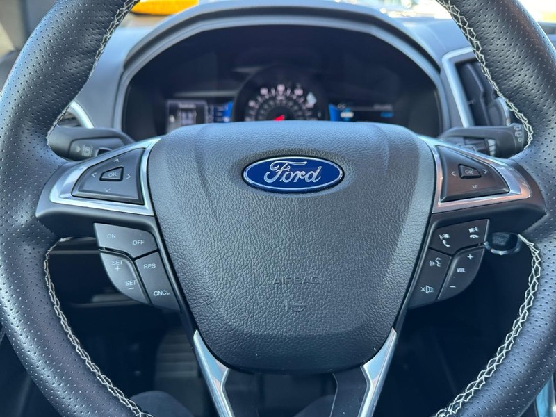 Ford Edge Vehicle Full-screen Gallery Image 20
