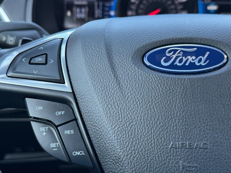 Ford Edge Vehicle Full-screen Gallery Image 21