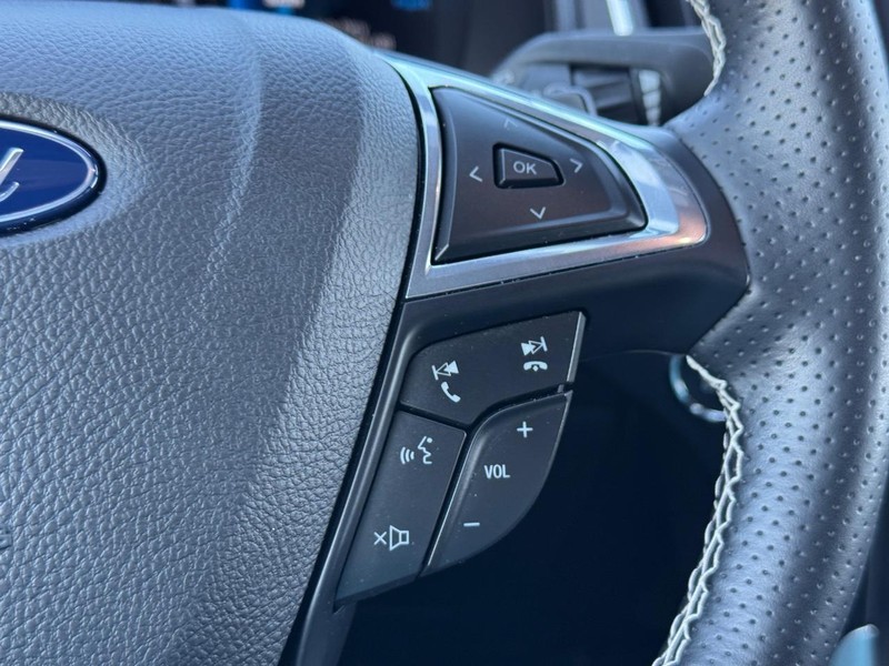 Ford Edge Vehicle Full-screen Gallery Image 22