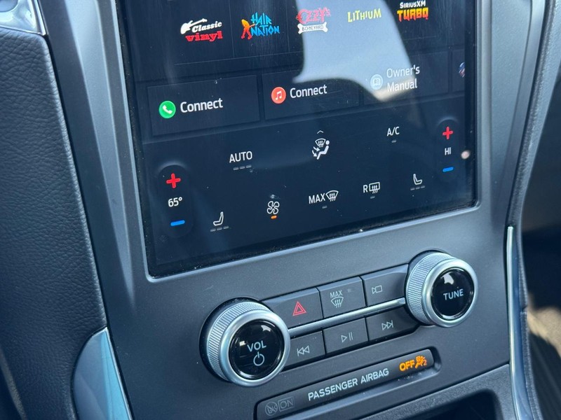 Ford Edge Vehicle Full-screen Gallery Image 24