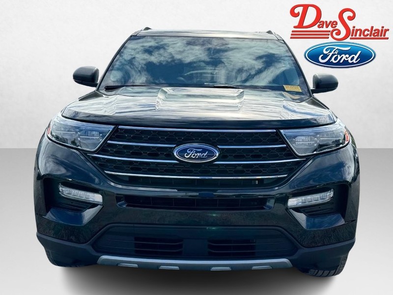 Ford Explorer Vehicle Full-screen Gallery Image 02