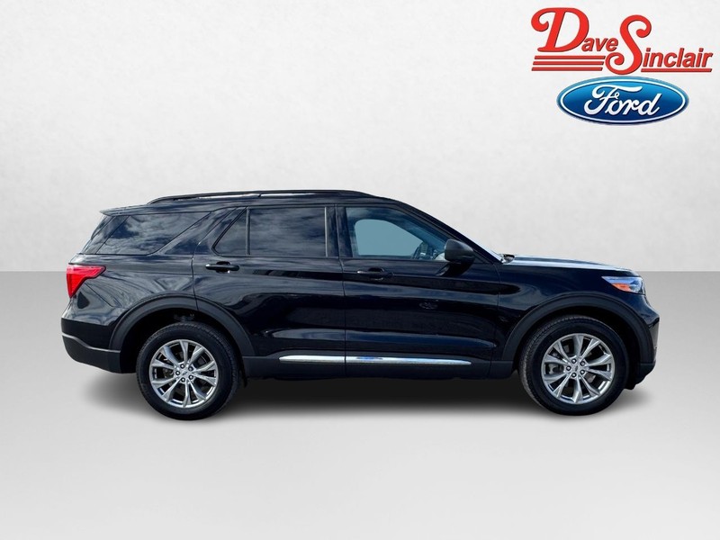 Ford Explorer Vehicle Full-screen Gallery Image 05