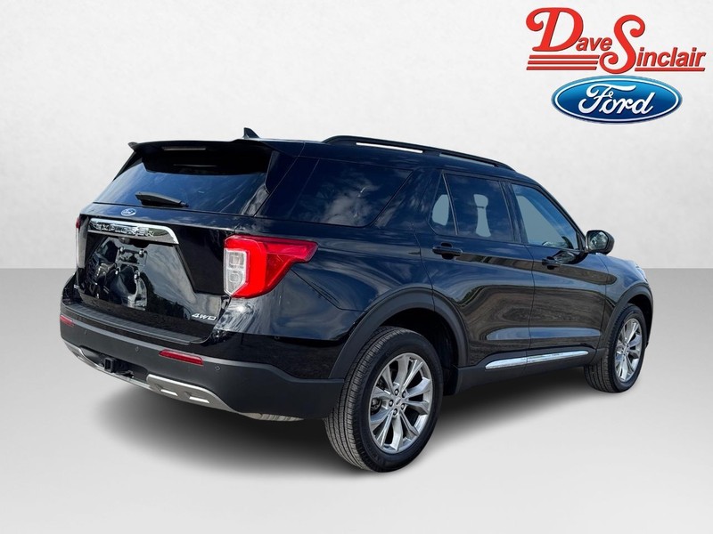 Ford Explorer Vehicle Full-screen Gallery Image 07