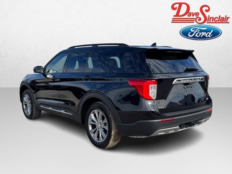 Ford Explorer Vehicle Full-screen Gallery Image 09
