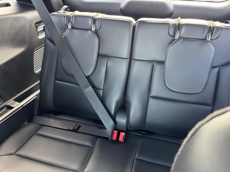 Ford Explorer Vehicle Full-screen Gallery Image 14