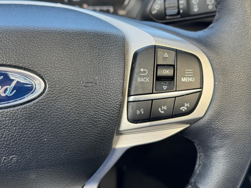 Ford Explorer Vehicle Full-screen Gallery Image 23