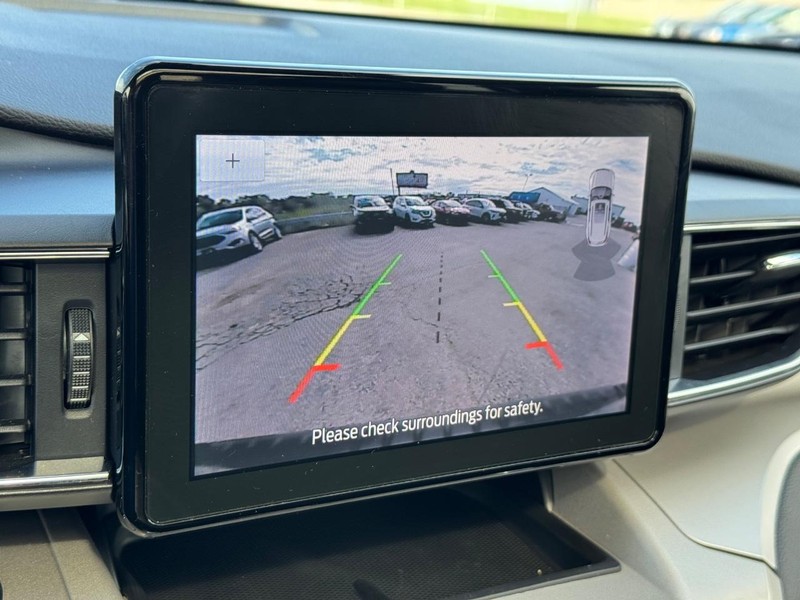 Ford Explorer Vehicle Full-screen Gallery Image 26