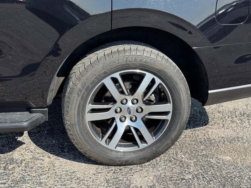 Ford Expedition Vehicle Full-screen Gallery Image 11