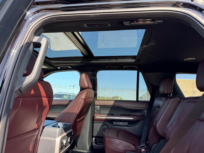 Ford Expedition Vehicle Full-screen Gallery Image 13