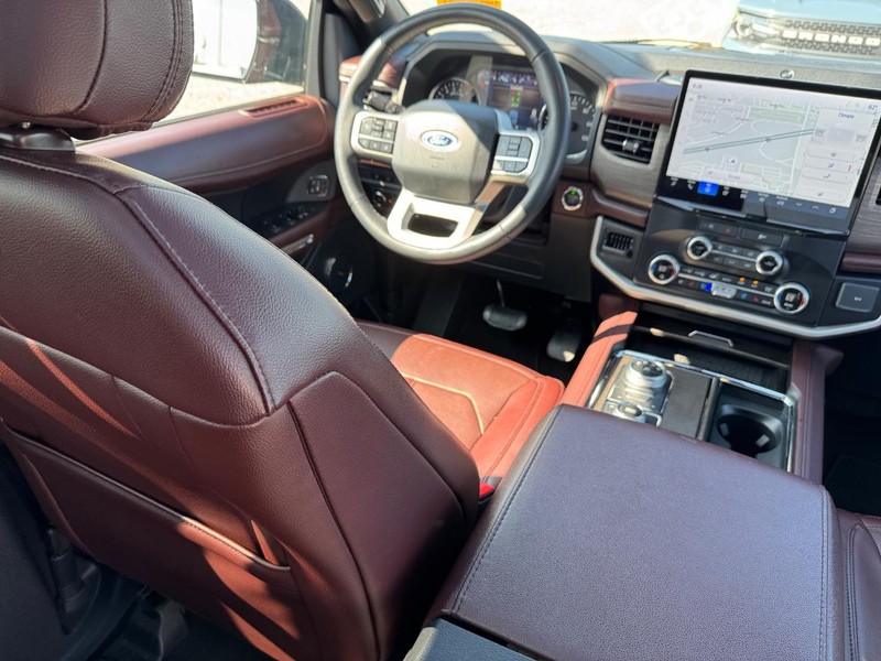 Ford Expedition Vehicle Full-screen Gallery Image 17