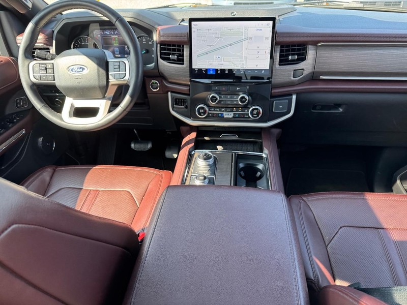 Ford Expedition Vehicle Full-screen Gallery Image 18
