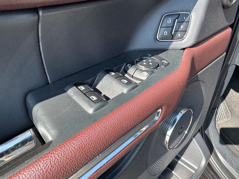 Ford Expedition Vehicle Full-screen Gallery Image 21