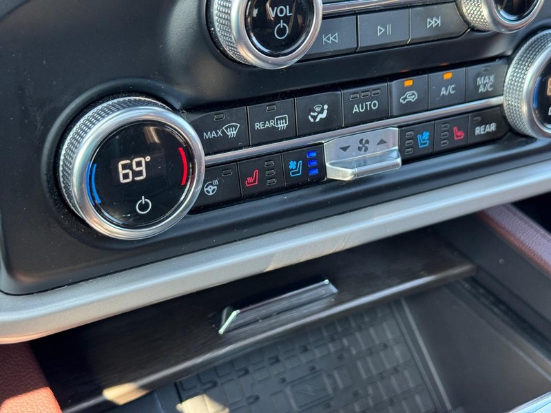 Ford Expedition Vehicle Full-screen Gallery Image 27