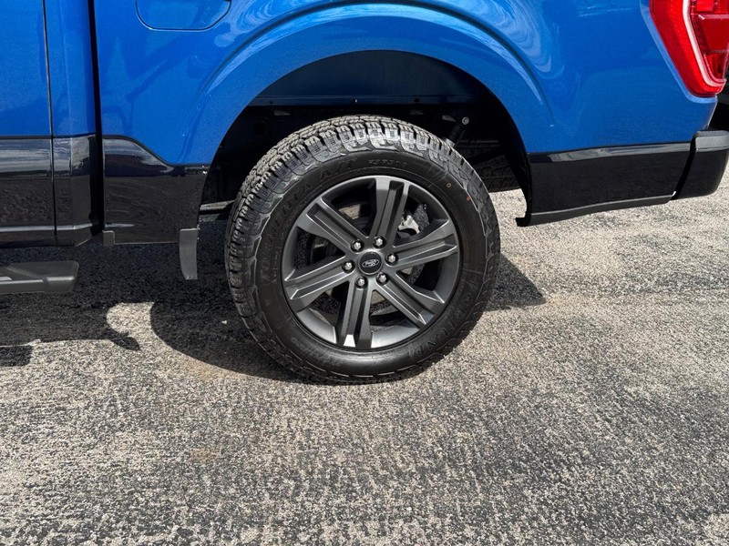 Ford F-150 Vehicle Full-screen Gallery Image 11