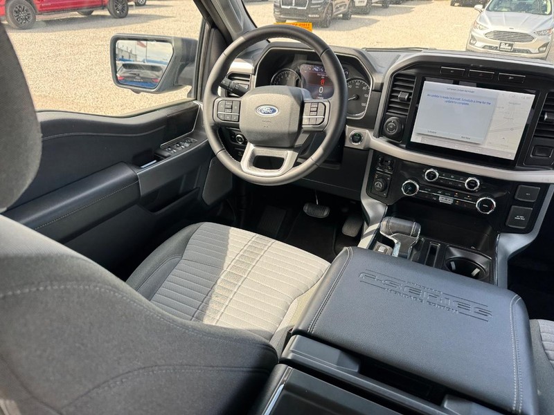 Ford F-150 Vehicle Full-screen Gallery Image 14