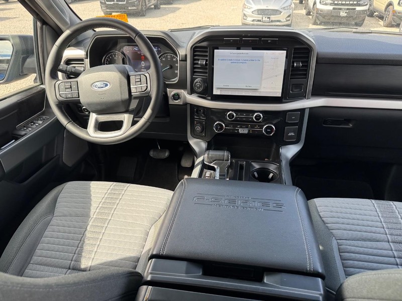Ford F-150 Vehicle Full-screen Gallery Image 15