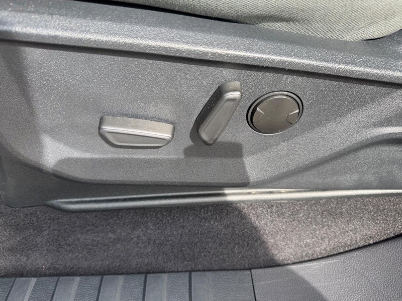 Ford F-150 Vehicle Full-screen Gallery Image 17