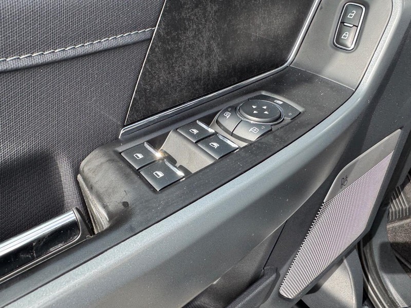 Ford F-150 Vehicle Full-screen Gallery Image 18