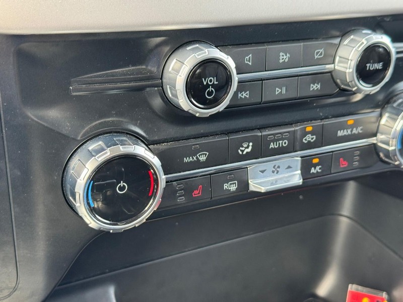 Ford F-150 Vehicle Full-screen Gallery Image 23