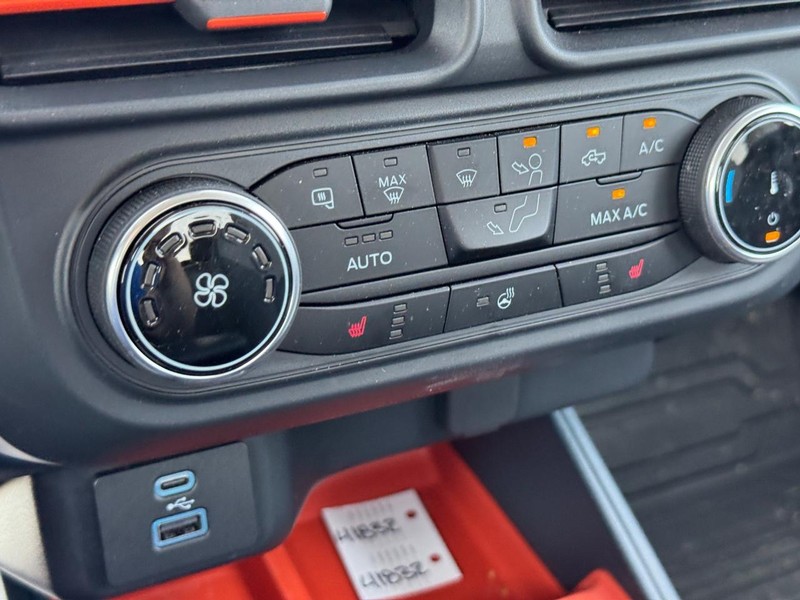 Ford Maverick Vehicle Full-screen Gallery Image 23