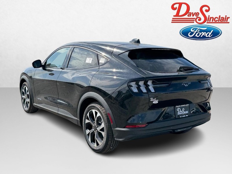 Ford Mustang Mach-E Vehicle Full-screen Gallery Image 09