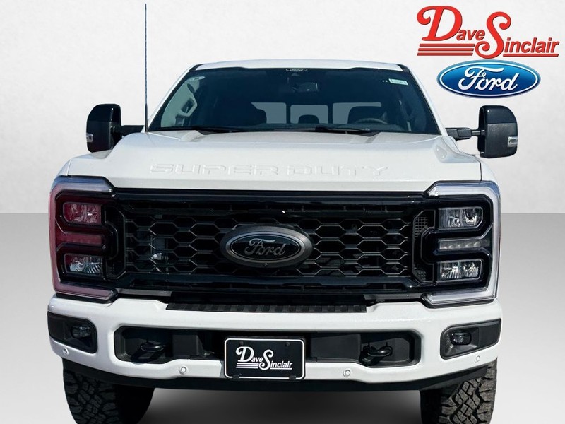 Ford Super Duty F-250 SRW Vehicle Full-screen Gallery Image 02
