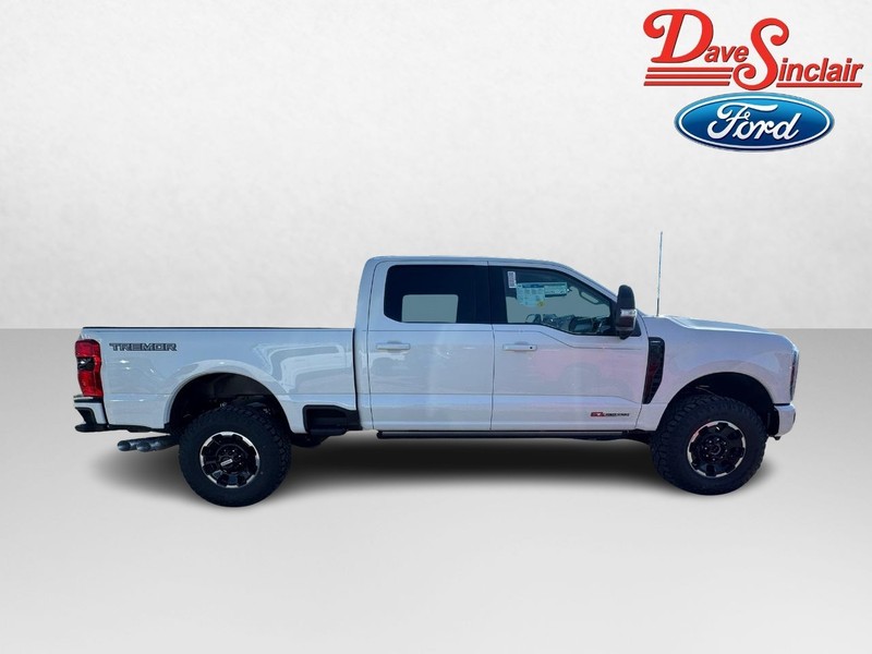 Ford Super Duty F-250 SRW Vehicle Full-screen Gallery Image 05