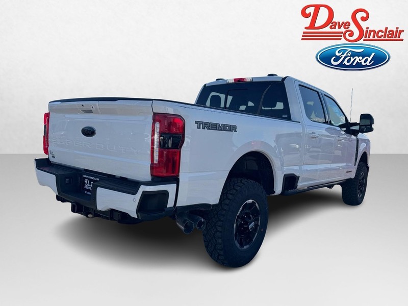 Ford Super Duty F-250 SRW Vehicle Full-screen Gallery Image 07