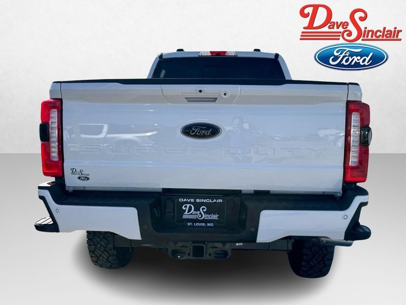 Ford Super Duty F-250 SRW Vehicle Full-screen Gallery Image 08