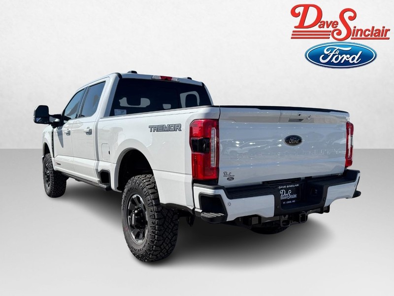Ford Super Duty F-250 SRW Vehicle Full-screen Gallery Image 09