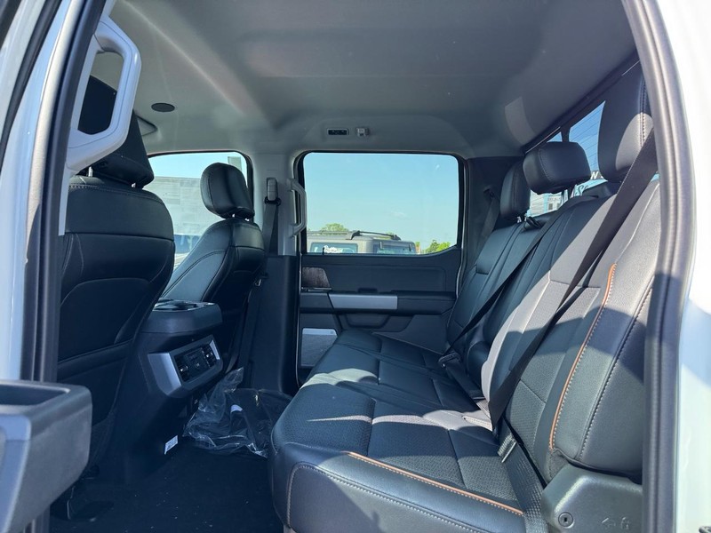Ford Super Duty F-250 SRW Vehicle Full-screen Gallery Image 12
