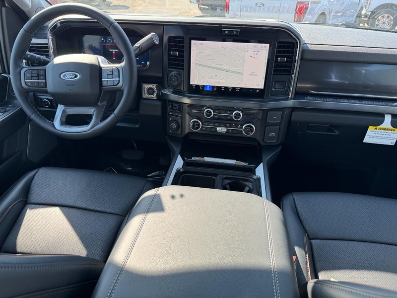 Ford Super Duty F-250 SRW Vehicle Full-screen Gallery Image 14