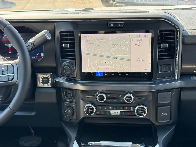 Ford Super Duty F-250 SRW Vehicle Full-screen Gallery Image 16