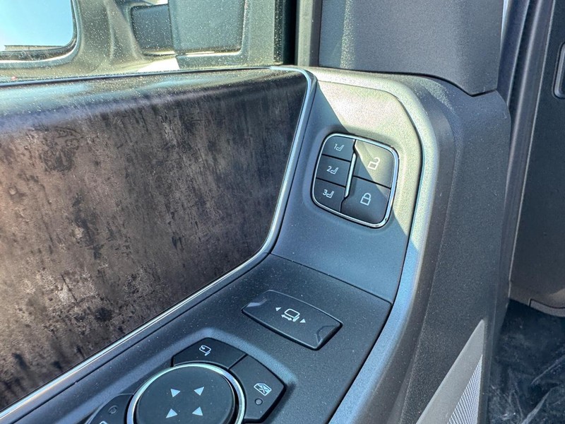 Ford Super Duty F-250 SRW Vehicle Full-screen Gallery Image 20