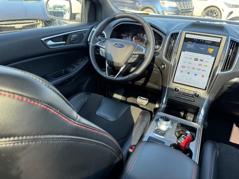 Ford Edge Vehicle Full-screen Gallery Image 15