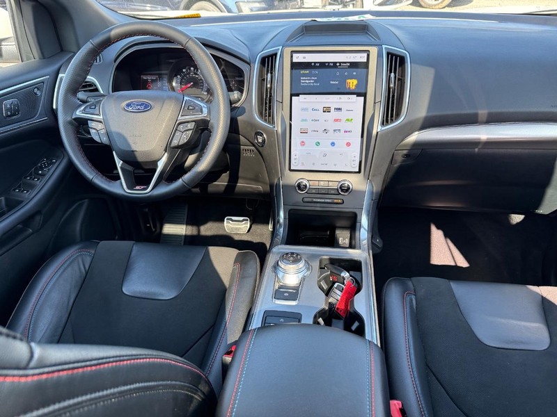 Ford Edge Vehicle Full-screen Gallery Image 16