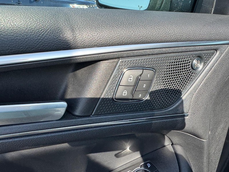 Ford Edge Vehicle Full-screen Gallery Image 18