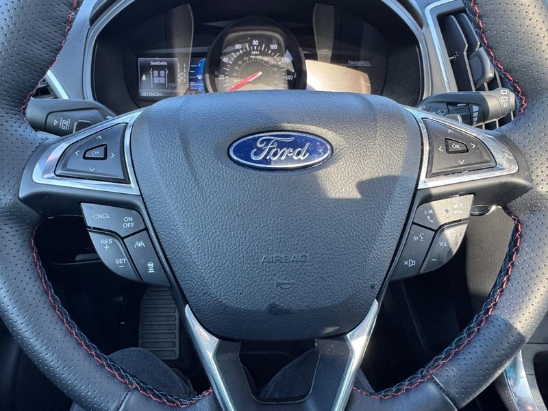Ford Edge Vehicle Full-screen Gallery Image 19