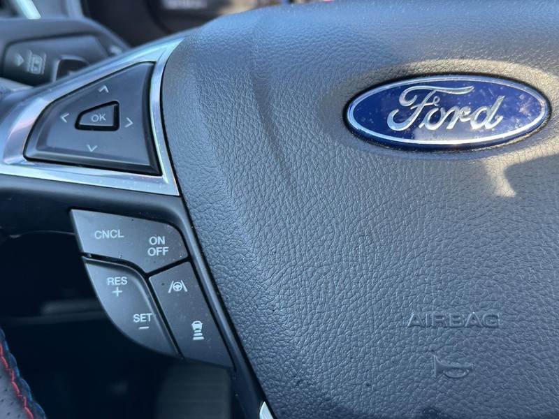 Ford Edge Vehicle Full-screen Gallery Image 20