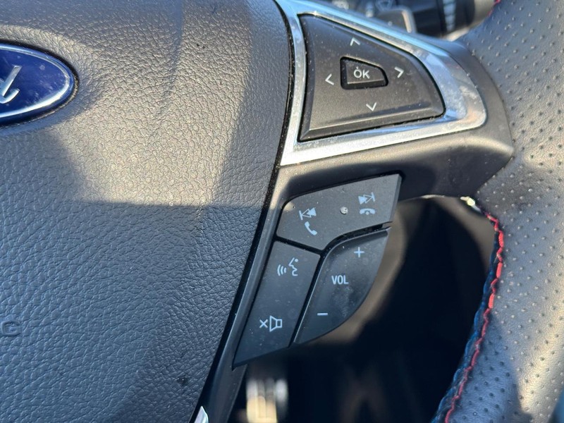Ford Edge Vehicle Full-screen Gallery Image 21