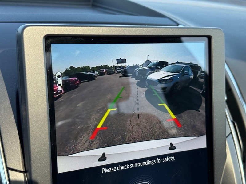 Ford Edge Vehicle Full-screen Gallery Image 23