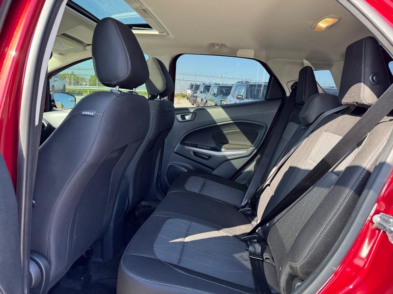 Ford EcoSport Vehicle Full-screen Gallery Image 12