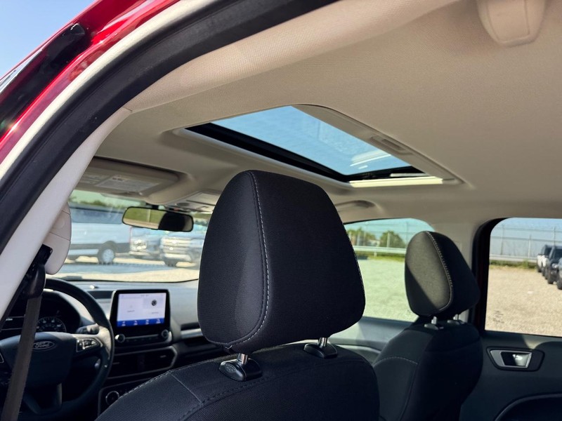 Ford EcoSport Vehicle Full-screen Gallery Image 13