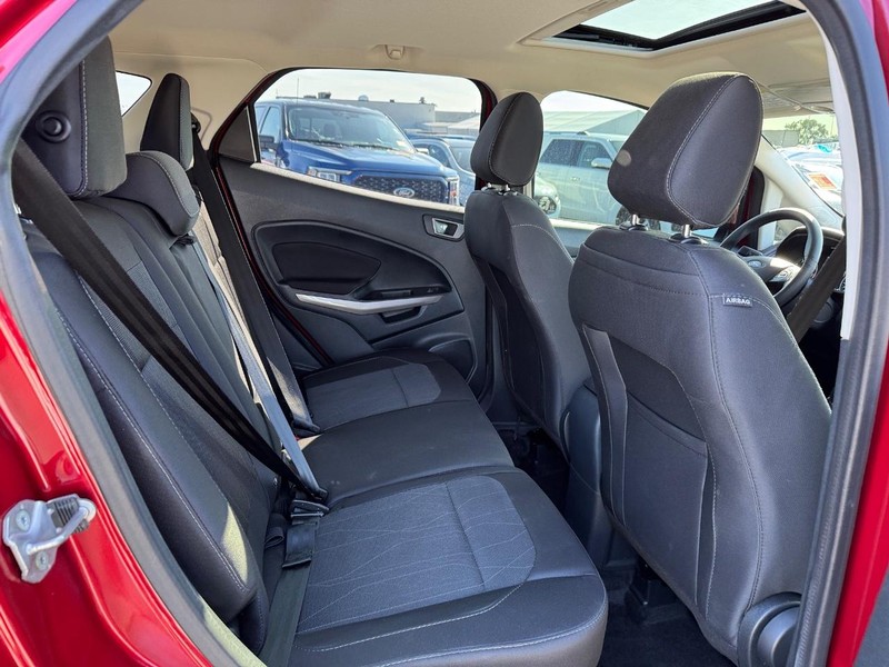 Ford EcoSport Vehicle Full-screen Gallery Image 14