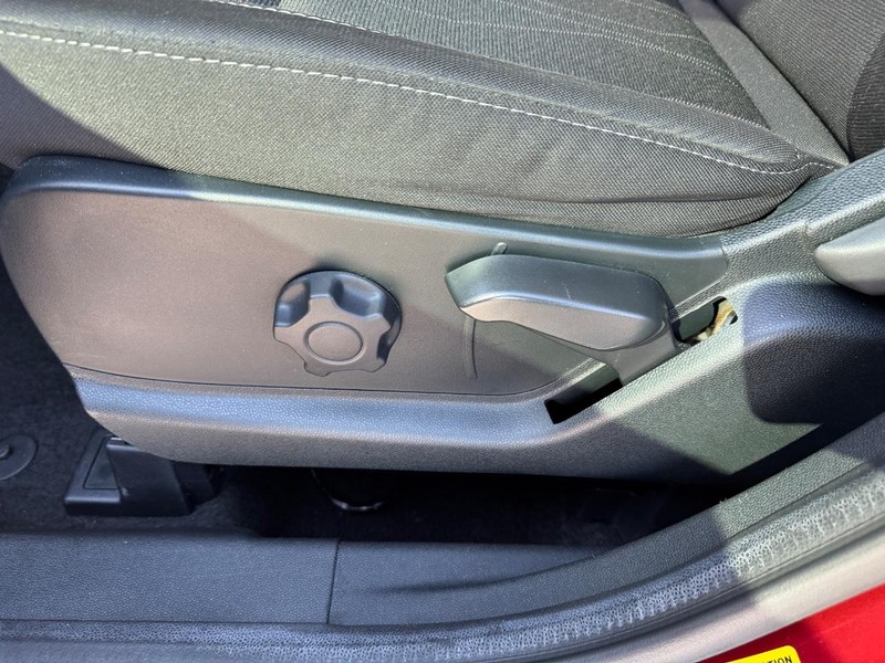 Ford EcoSport Vehicle Full-screen Gallery Image 18